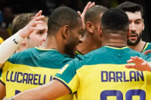 Brasil vence Holanda de virada na Liga das Nações masculina de vôlei.