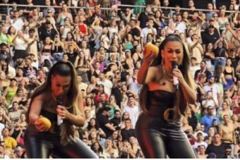 Simone Mendes ganha presente inusitado de fãs durante show no RS